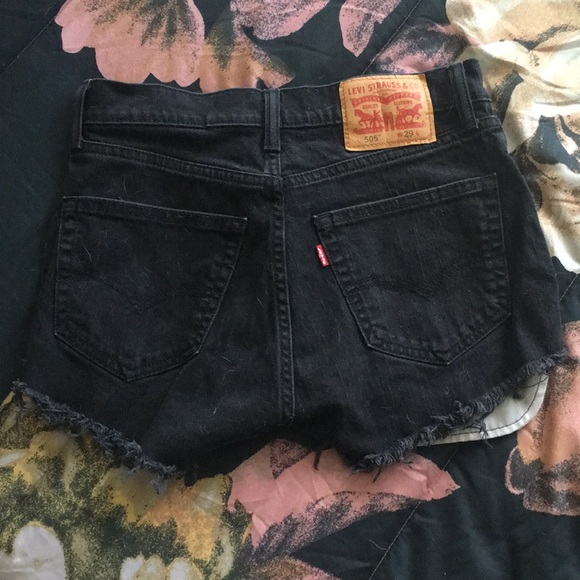 Levi Shorts - Picture 2 of 2